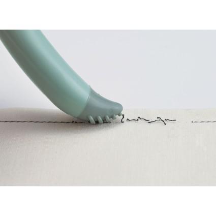 Grip Fit Seam Ripper by Clover CLO4820 seam ripper