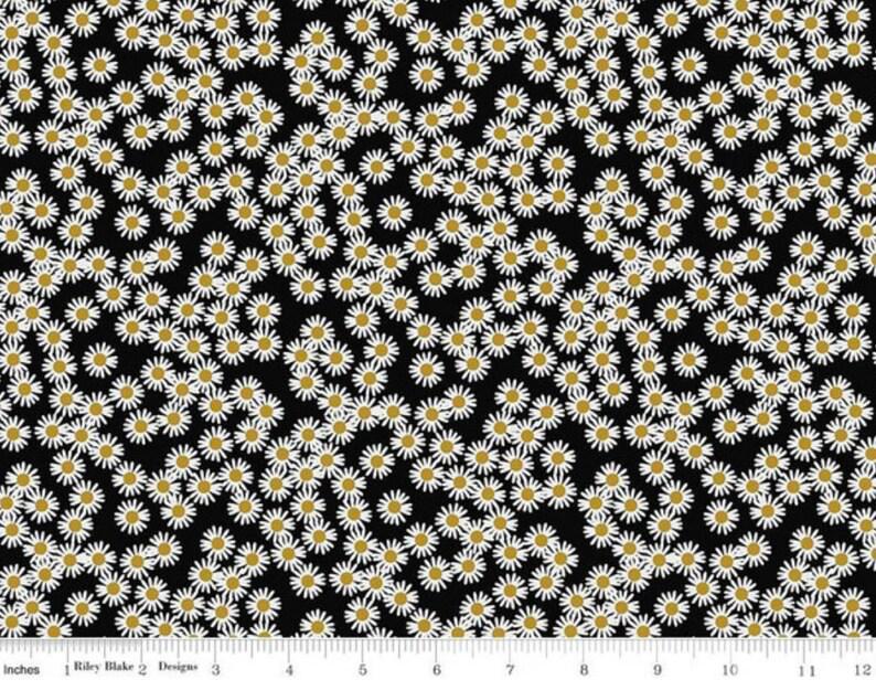 Riley Blake Designs Spotted by Kate Blocker - Spotted Daisy Field (Metallic) - SC10842-BLACK